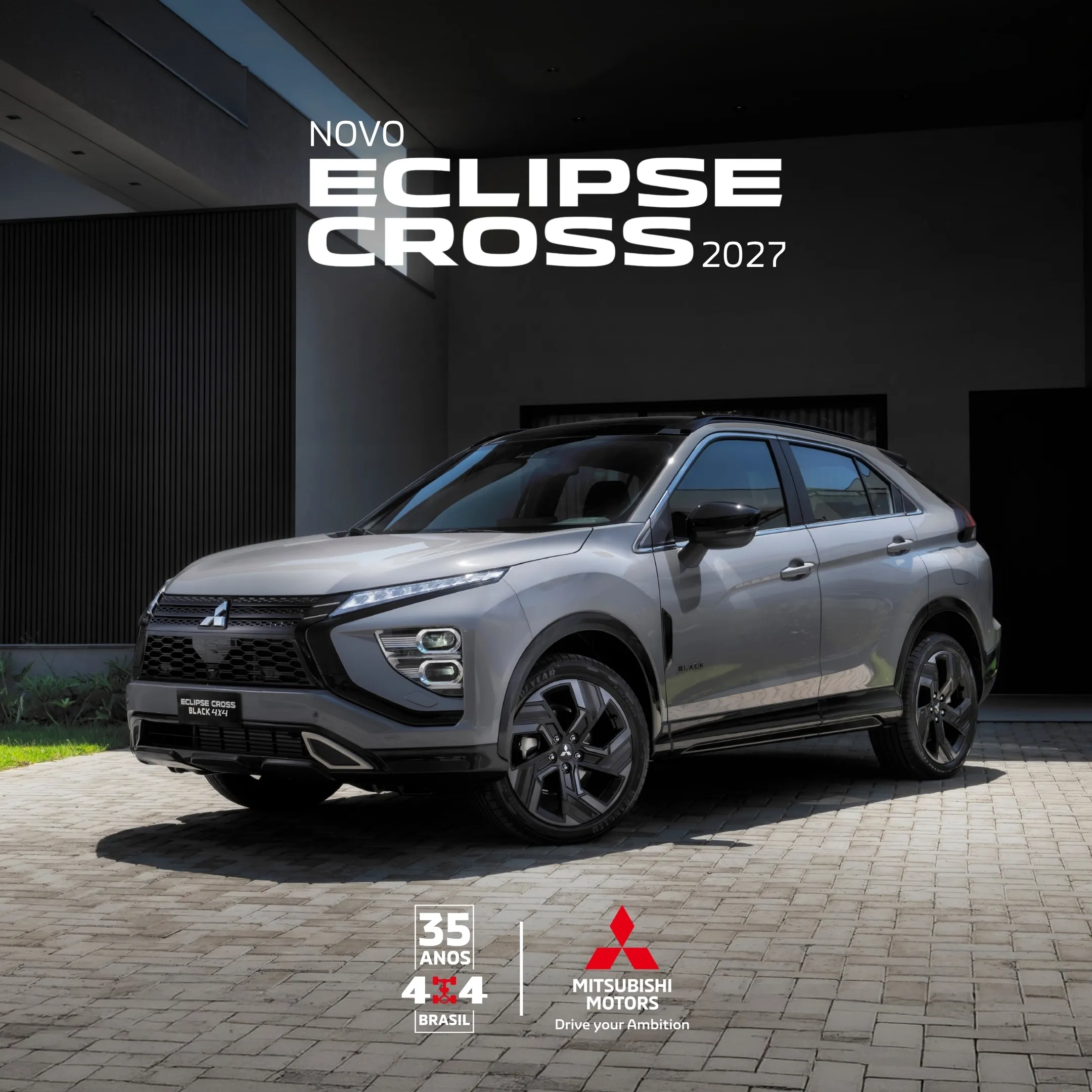 Novo Eclipse Cross 2027 prata estacionado diante de uma casa moderna, à noite
